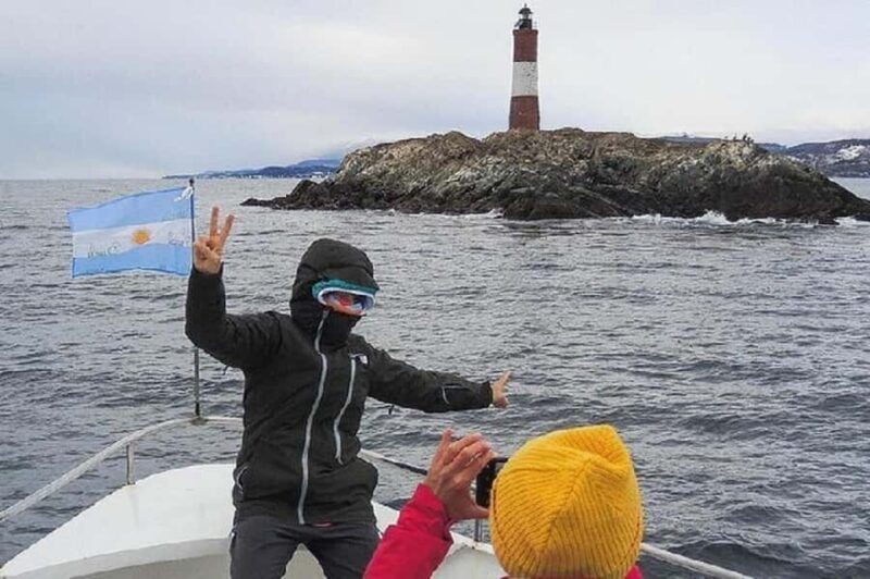 Ushuaia: Yacht navigation in Beagle Channel and Lighthouse - The Experience in Detail