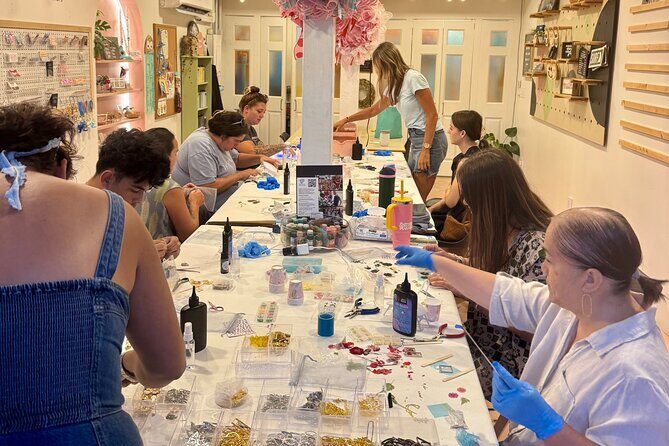 UV Resin Jewelry Set Workshop - An Authentic and Creative Touch in Maui: The UV Resin Jewelry Set Workshop