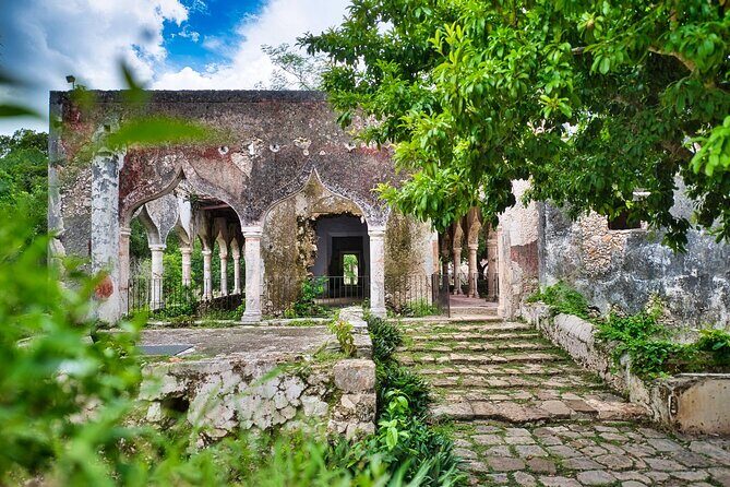 Uxmal and Hacienda Mucuyché: A Journey to the Heart of the Mayan World - FAQ