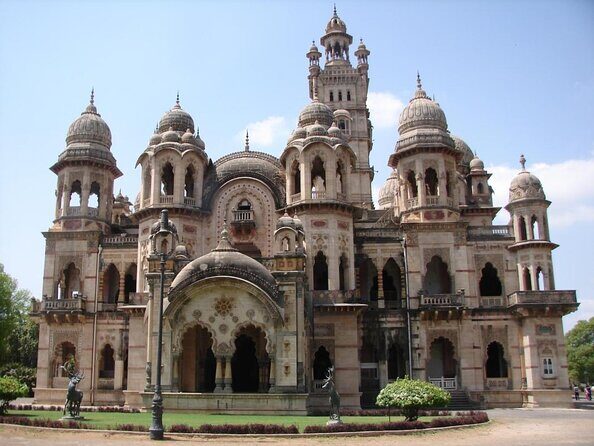 Vadodara Palace, Champaner & Pavagad temple from Ahmedabad with guide - Key Points
