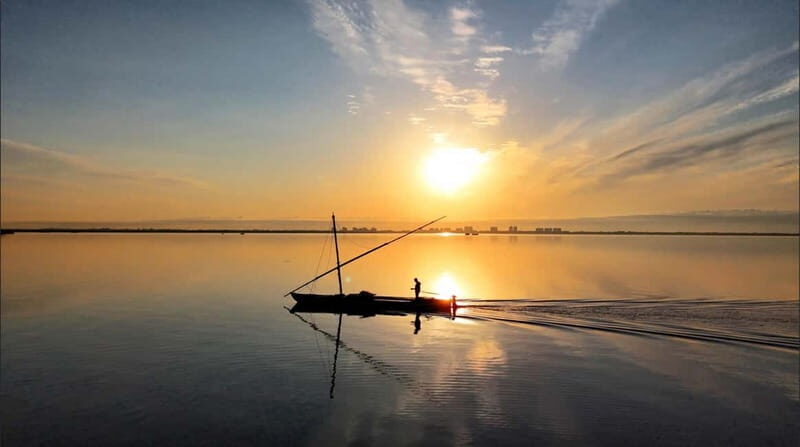Valencia: Albufera Sunset on a sailboat with a Local Guide - FAQs