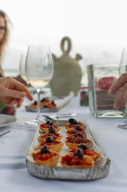 Valencia: Boat Ride with Valencian Wine Tasting & Tapas - Key Points