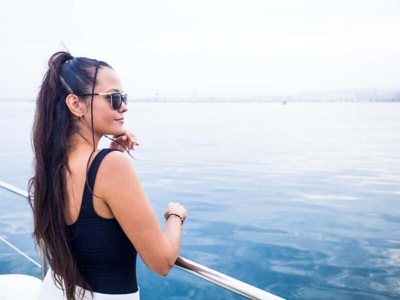 Valencia: Catamaran Party Boat with Lunch - Valencia: Catamaran Party Boat with Lunch – A Fun and Authentic Seaside Experience