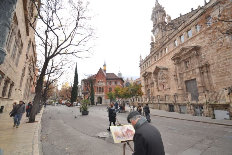 Valencia: Cathedral, St Nicholas, and Lonja de la Seda Tour - FAQ