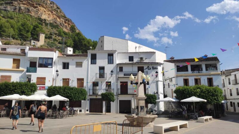 Valencia: Day trip to Chulilla + hike and kayak tour on the lake - Key Points