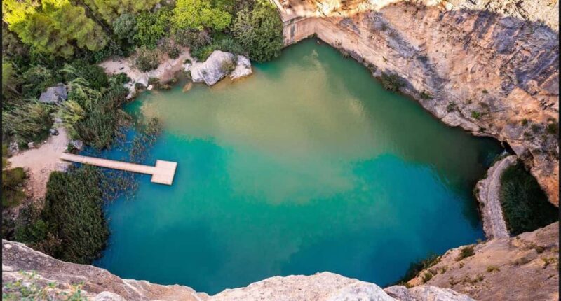 Valencia: Day trip to Chulilla + hike and kayak tour on the lake - Practical Details and Expectations