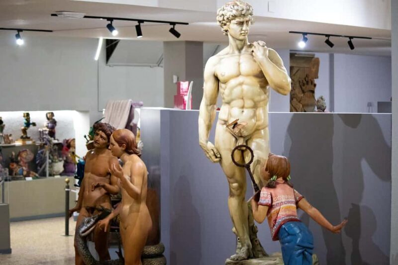 Valencia: Fallas theme tour with creative workshop - What is the tour all about?