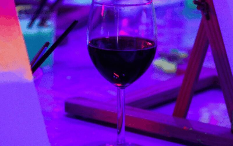 Valencia: Fluorescent painting workshop and wine - What to Expect from the Fluorescent Painting Workshop