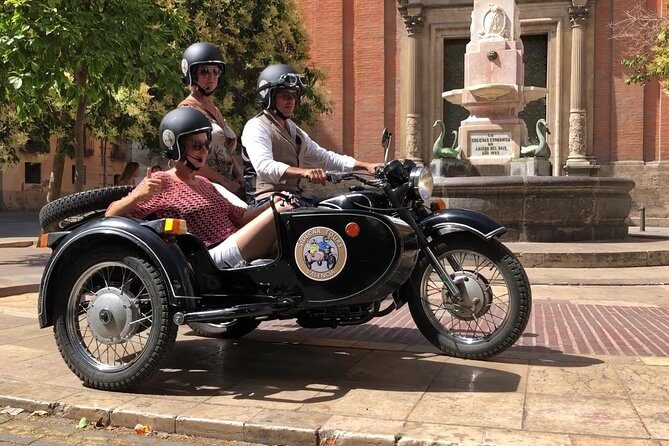 Valencia Highlights on a Vintage Sidecar with local driver - Exploring Valencia in a Vintage Sidecar