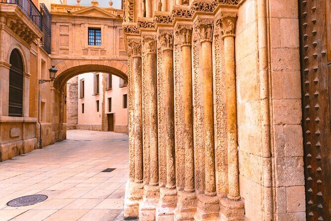 Valencia Iconic Sights Scavenger Hunt - Key Points
