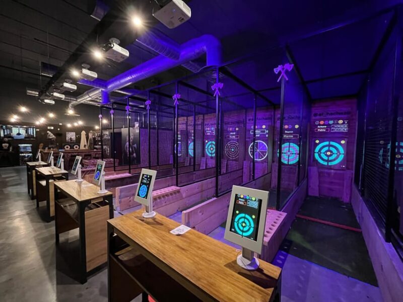 Valencia: Interactive Axe Throwing 1h - What to Expect from Your Visit