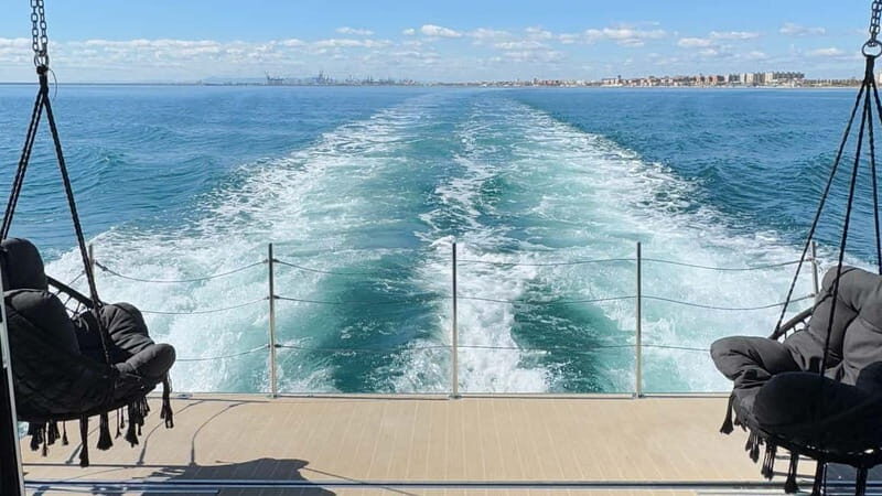 Valencia: Luxury boat ride with captain, drinks, and private bathroom - Key Points