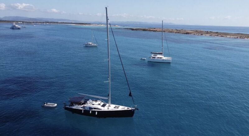 Valencia: Private Boat Trip with Paddle Boarding and Drinks - Key Points