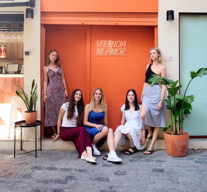 Valencia: Private photo shooting with pro photographer - The Sum Up