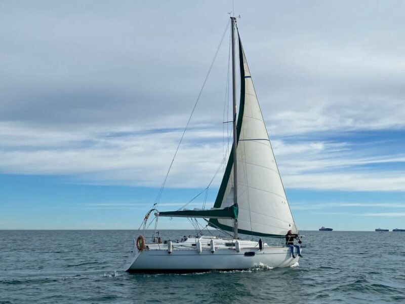 Valencia: Private Sailing Trip with Snacks and Drinks - A Closer Look at This Valencia Sailing Experience