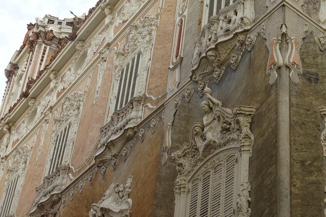 Valencia Step By Step for you - Santa Catalina Church and the Elegant Palace of Dos Aguas