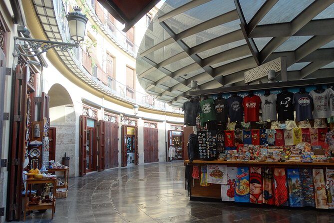 Valencia Step By Step for you - Wrapping Up at the City Hall and Local Shops