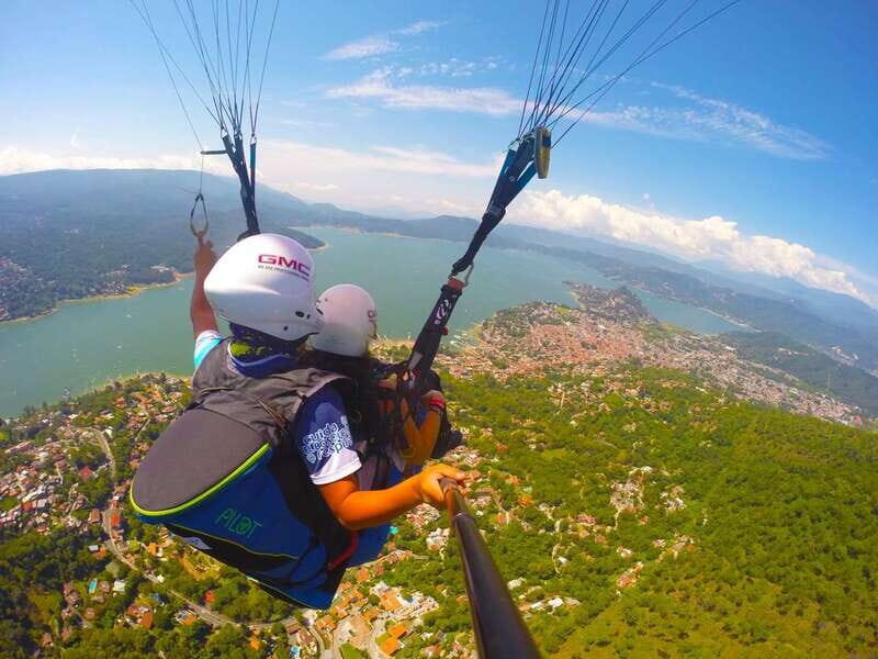 Valle de Bravo: Paragliding flight - Valle de Bravo: Paragliding Flight – An Aerial Adventure Over Mexico’s Natural Beauty