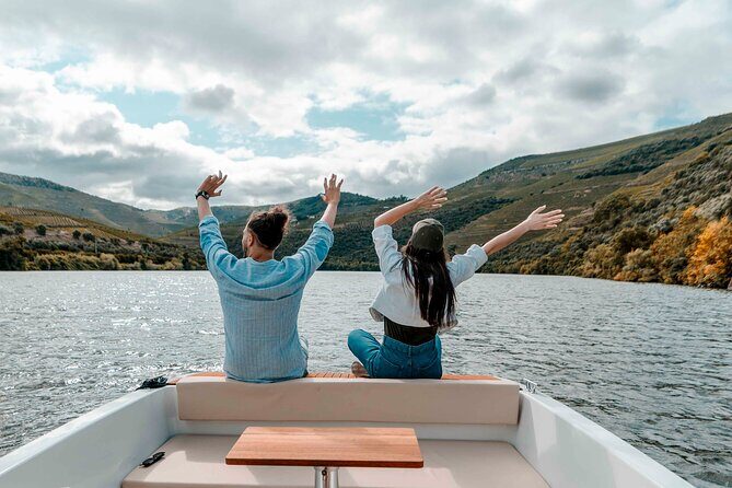 Valley of the Douro: Private Tour Electric Boat 1h With Wine Tasting - Deep Dive: What to Expect on Your Douro River Trip