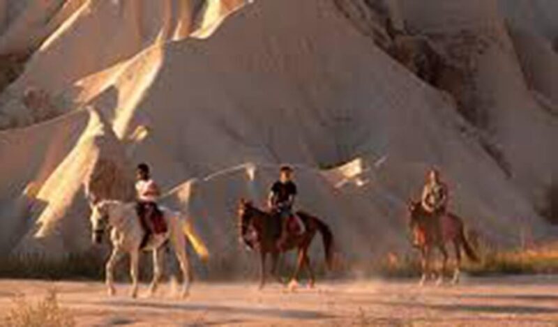 Valley Photoshoot: Classic Car, Running Horse & Makeup Gift - FAQ
