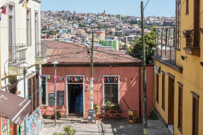 Valparaíso: Discovering the Jewel of the Pacific - In-Depth Review: Discover the Charm of Valparaíso