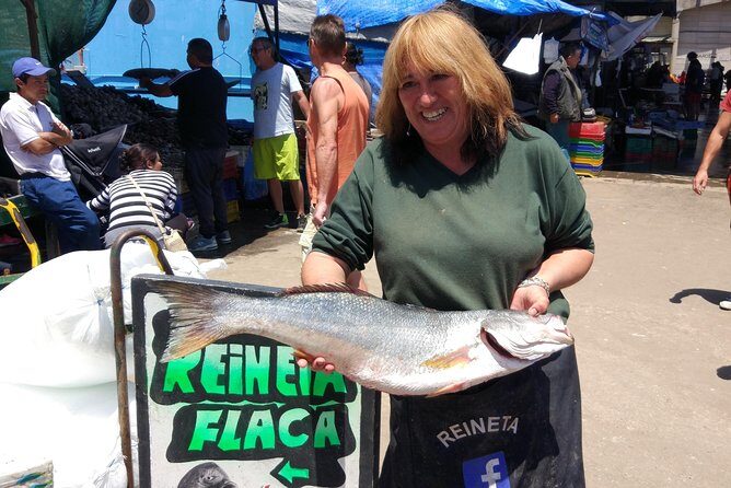 Valpo in 1 day: Authentic + Famous! Semi-private walking tour & public transport - Mercado El Cardonal: The Heartbeat of Downtown