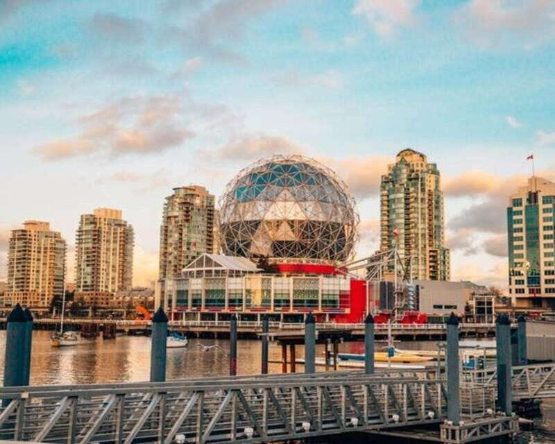 Vancouver : Must-See Attractions Walking Tour With A Guide - Key Points