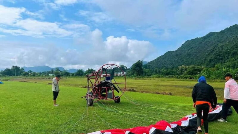 Vang Vieng: Paragliding Flight Single Ticket and Transfer - The Sum Up