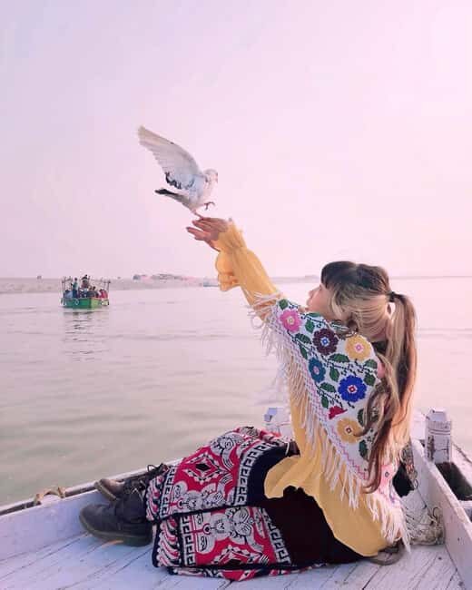 Varanasi: All Ghats Boat Tour with Ganga Aarti - Key Points