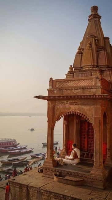Varanasi: Ancient ghat walk tour with local guide - Key Points