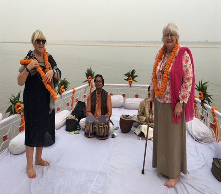 Varanasi: Maharaja Boat Ride and Dinner - An Evening with the Ganges: Maharaja Boat Ride and Dinner in Varanasi