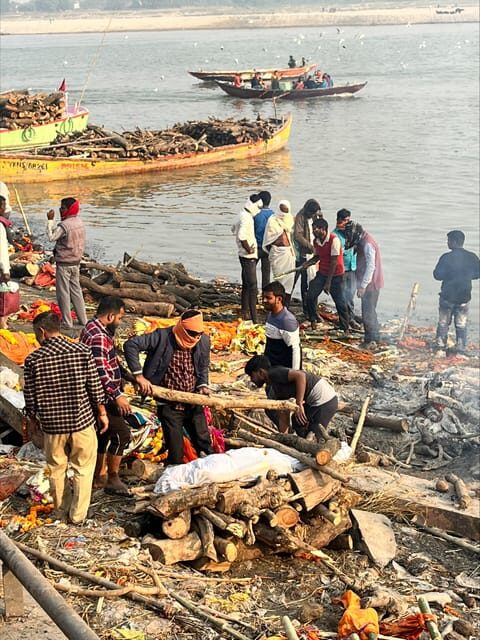 Varanasi: Manikarnika Ghat (Oldest Cremation Site) Tour - Exploring the Tour: A Deep Dive