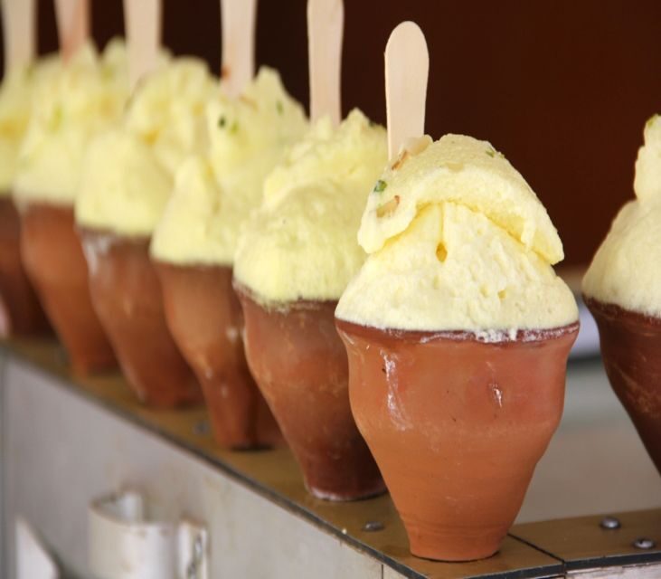 Varanasi: Night Tour with Aarti Ceremony and Street Food - Key Points