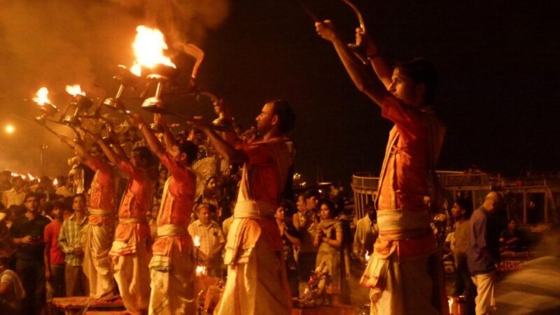 Varanasi: Night Tour with Aarti Ceremony and Street Food - A Closer Look: What to Expect