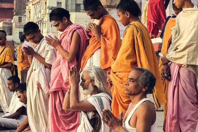 Varanasi:Sunrise tour with Ganga aarti,Akhada visit,Ancient stepwell & Breakfast - An In-Depth Look at the Sunrise Tour in Varanasi