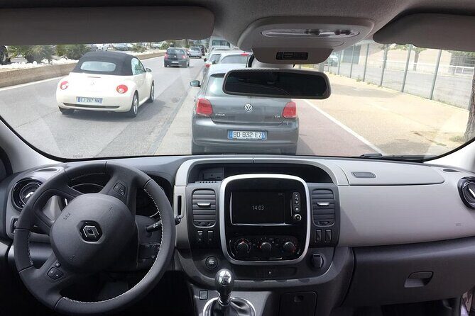 Vehicle with Driver in Provence - Key Points
