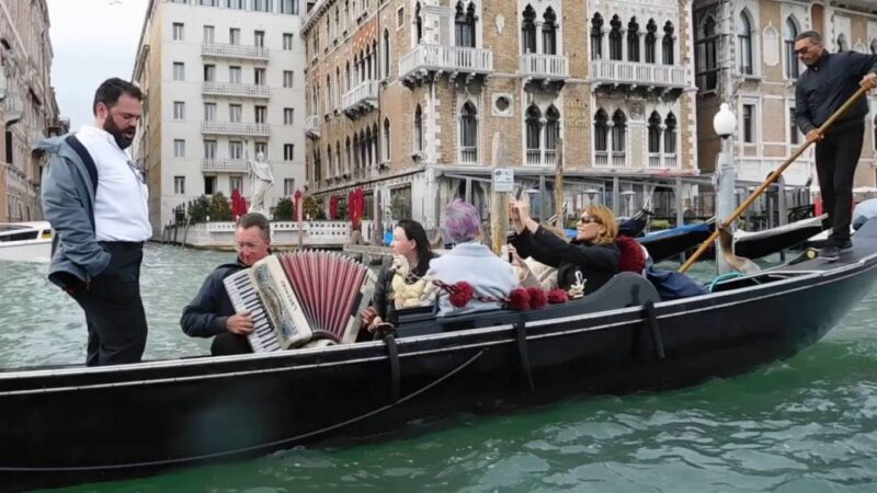 Venice: 30-Minute Gondola Ride on Grand Canal with Serenade - Final Thoughts