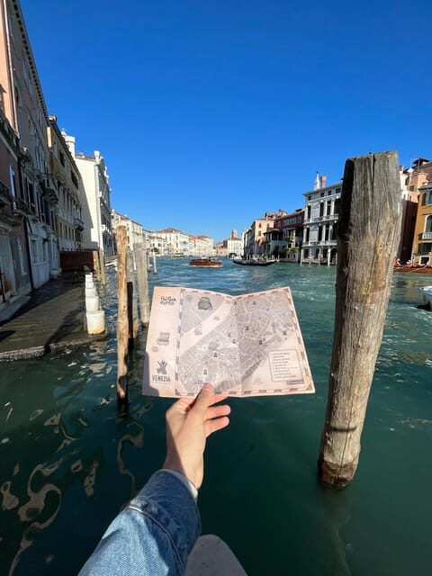 Venice City Escape: "The beggar and the cloak" - Key Points