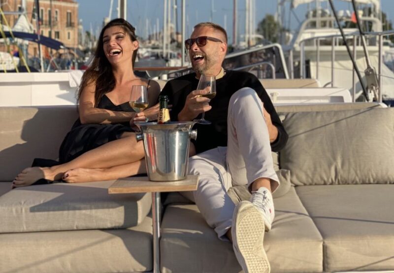 Venice: Golden Hour Cruise with Classical Music & Cocktail - Key Points