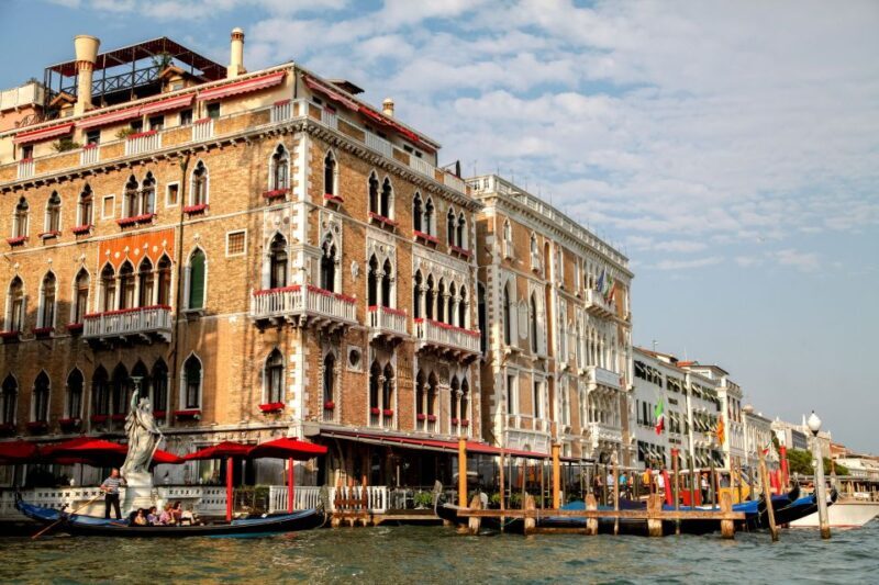 Venice: Gondola Ride with Live Guide or Audio Guide - Who Should Consider This Tour?