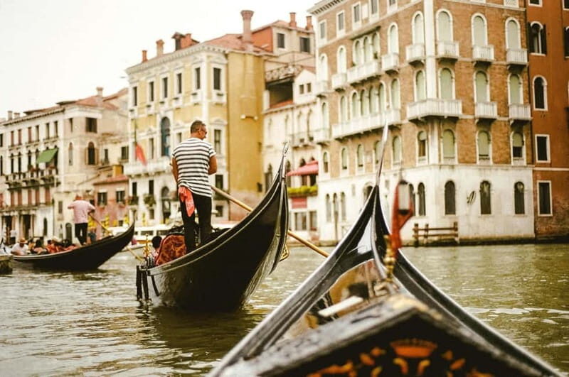Venice: Gondola tour with live introductory commentary and audio guide - Who Should Consider This Experience?