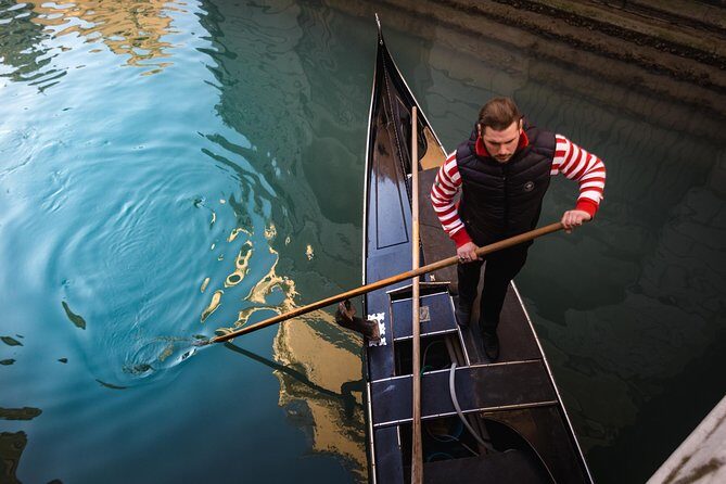 Venice: Grand Canal by Gondola with Live Commentary - Practical Tips for Travelers