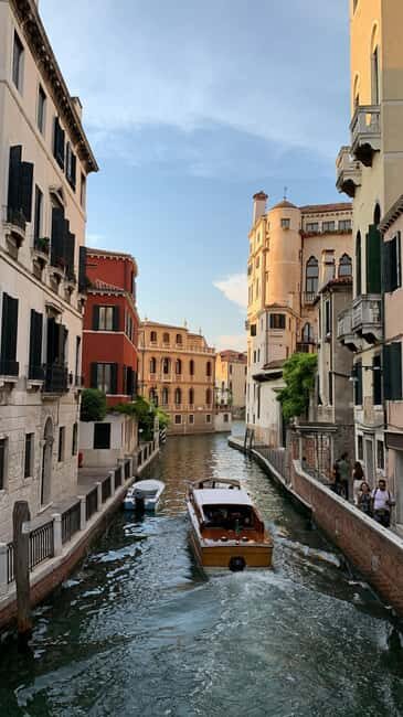 Venice: Guided Boat Tour to Murano and Glass Blowing - Review Highlights and Caveats
