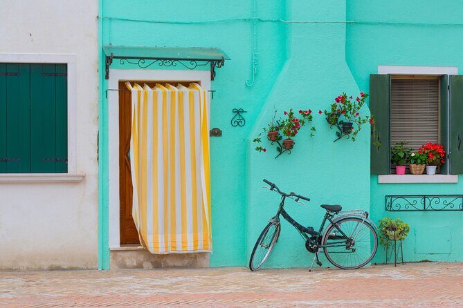 Venice Islands: Murano Glass & Burano Colors Guided Visit - Practical Aspects: Transportation, Group Size, and Value
