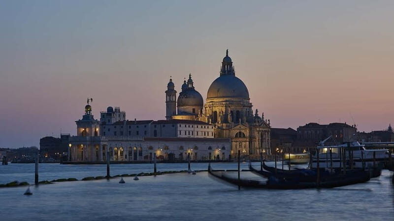 Venice: Night Guided Walking Tour of the City's Highlights - Venice at Night: Why This Tour Matters