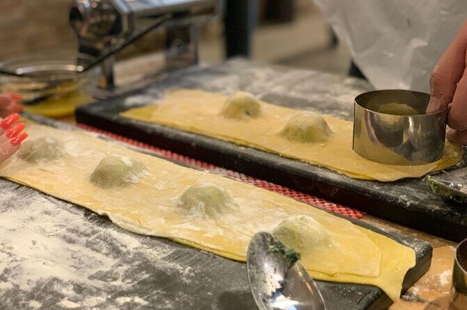 Venice: Pasta and Tiramisu Cooking Class with Wine - Key Points