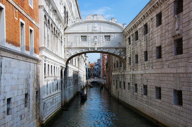 Venice: Private After Dark Tour and Gondola Ride - Venice: Private After Dark Tour and Gondola Ride — An Authentic Nighttime Escape