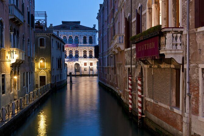 Venice: Private After Dark Tour and Gondola Ride - FAQs