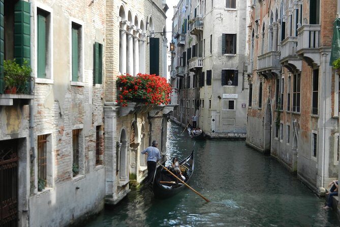 Venice: Private Serenade Gondola Tour - 30 minutes - Venice: Private Serenade Gondola Tour - 30 minutes