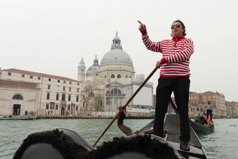 Venice: Shared Gondola Ride and Serenade - A Deep Dive into the Experience